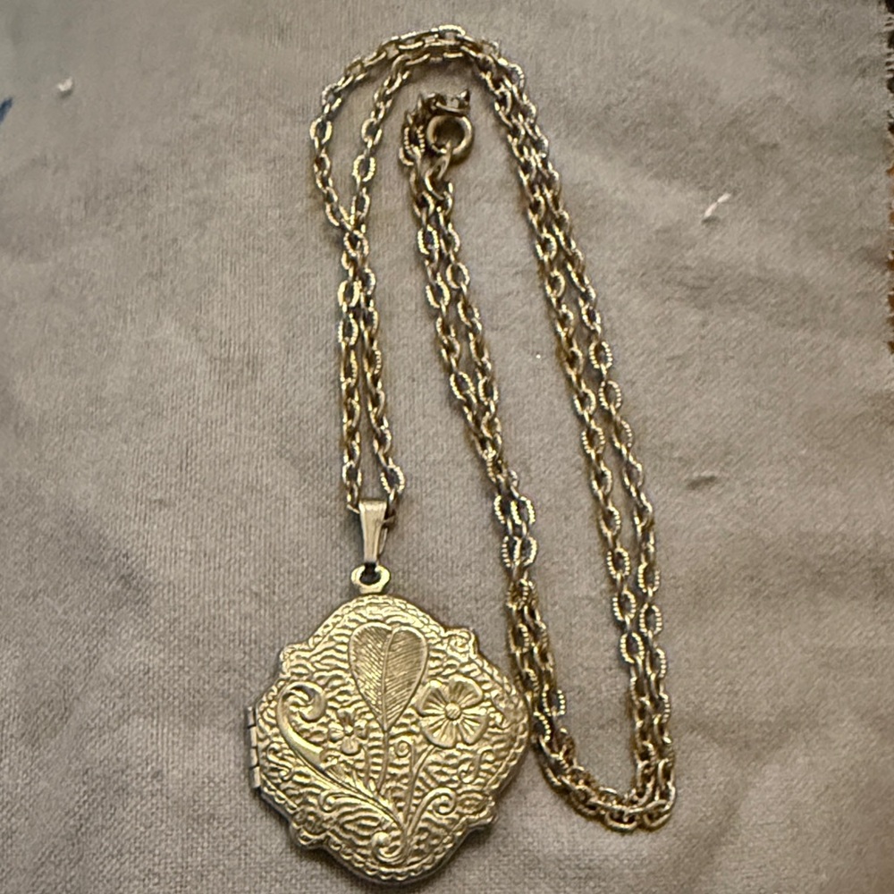 Gold Floral vintage Pendant locket Necklace